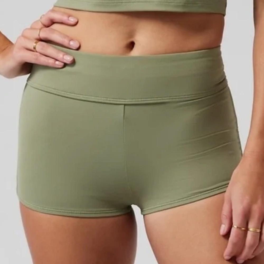 ATHLETA SAND SPRINT SWIM SHORT IN EUCALYPTUS OLIVE NWT - Picture 3 of 5
